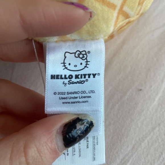 Cute HELLO KITTY icecream plushie strawberry - Picture 4 of 4